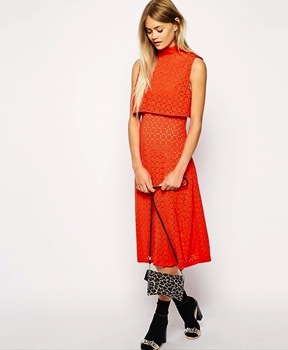 Sister Jane working the overlay trend